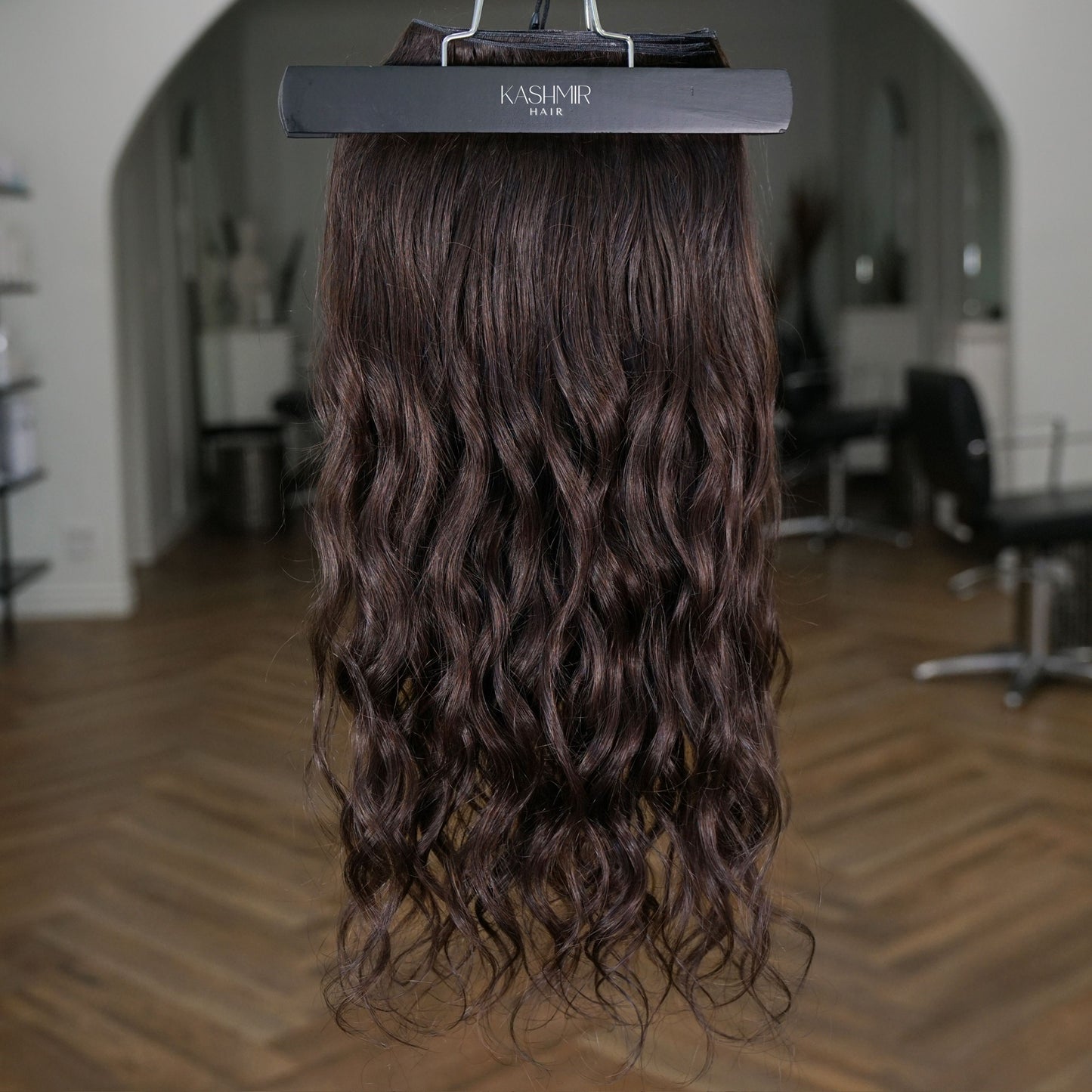 18" Medium Brown Wavy - 8 Wefts